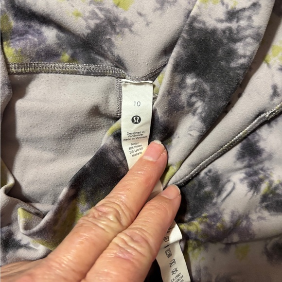 Lululemon ladies align leggings size 10  28” - Picture 4 of 4